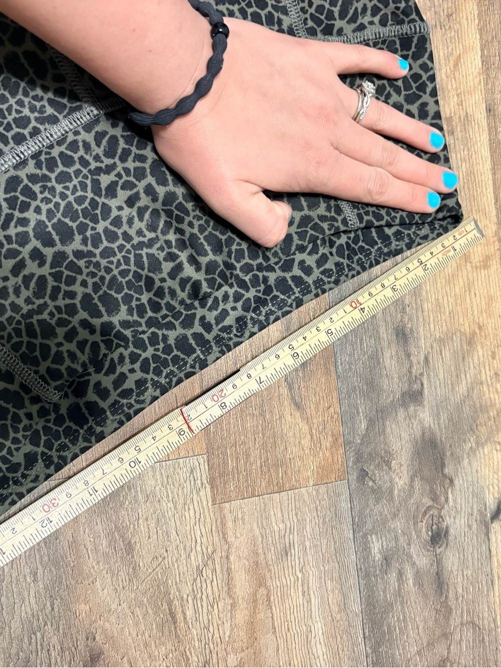 Flexure Leopard Print Cropped Leggings Women’s Size L Athletic Yoga Workout - Picture 5 of 5